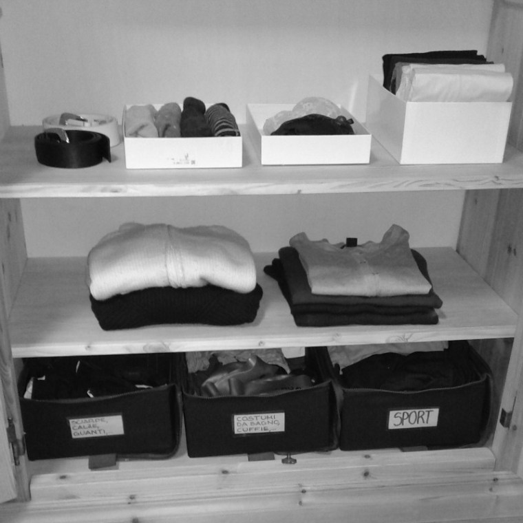 armadio vestiti ordine
